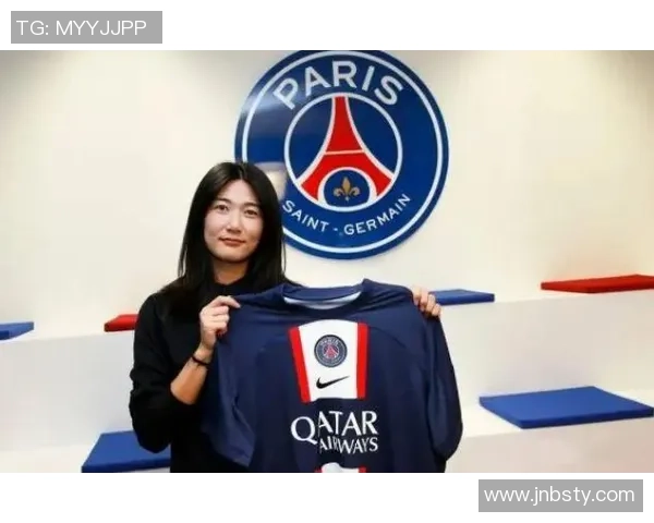 江疏影与足球明星的偶遇瞬间引发热议粉丝们纷纷围观分享精彩时刻