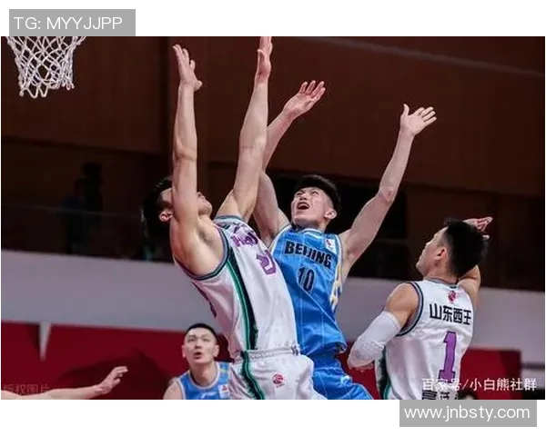 北京足球队在总决赛中的灵活性表现与战术调整分析